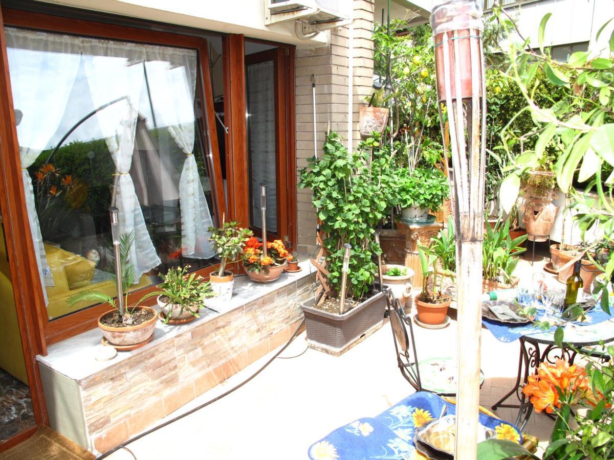Monocamera Con Terrazzogiardino -Studette -Zona Panoramica Posillipo Napoli Eksteriør bilde